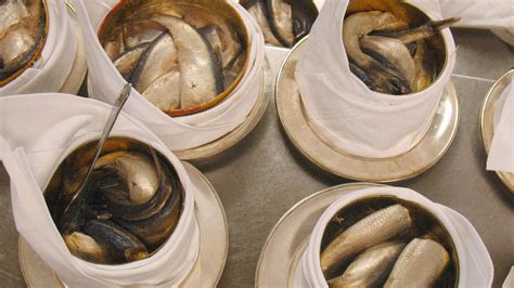 the stinkiest fish in the world|Surströmming Revisited: Eating Swedens Famously。